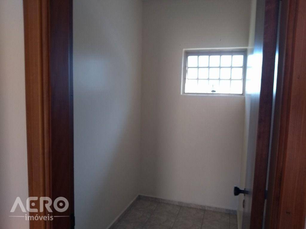 Casa à venda com 3 quartos, 218m² - Foto 22