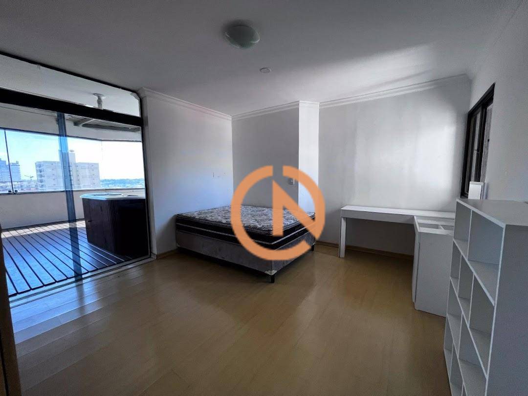 Apartamento à venda com 4 quartos, 217m² - Foto 1