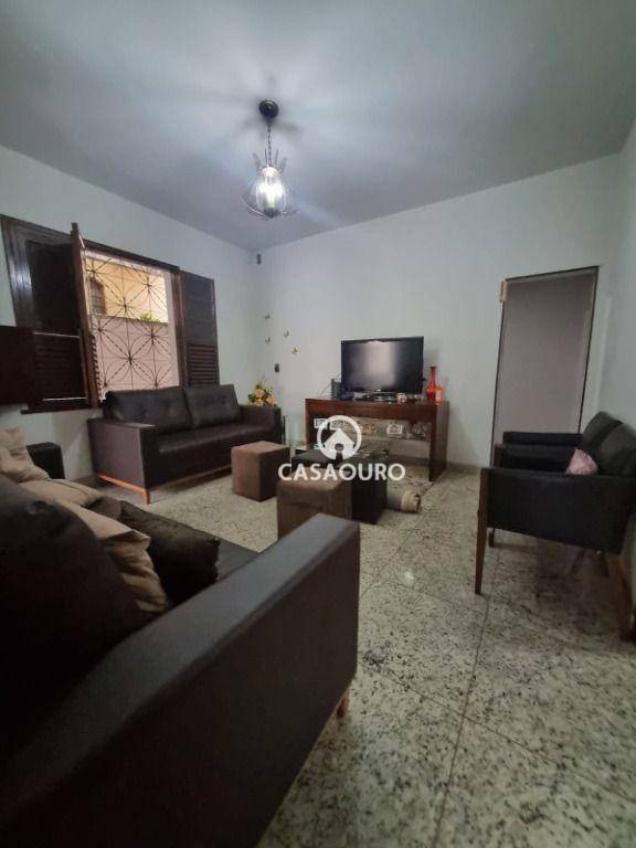 Casa à venda com 3 quartos, 250m² - Foto 4