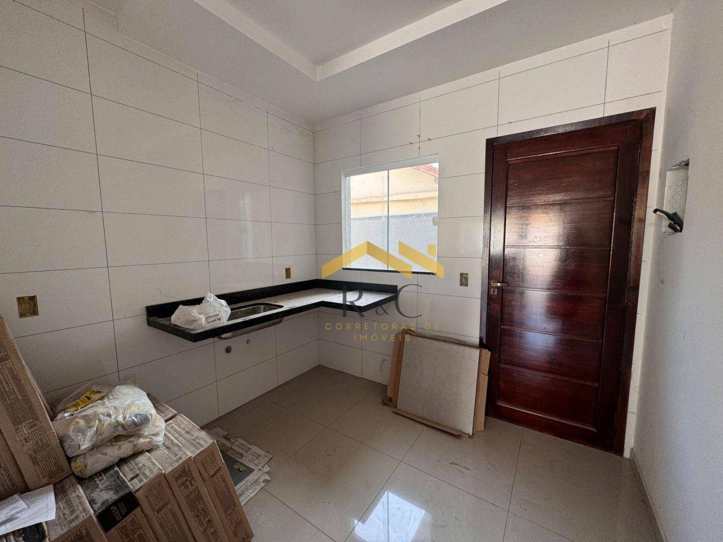 Casa à venda com 3 quartos, 70m² - Foto 3