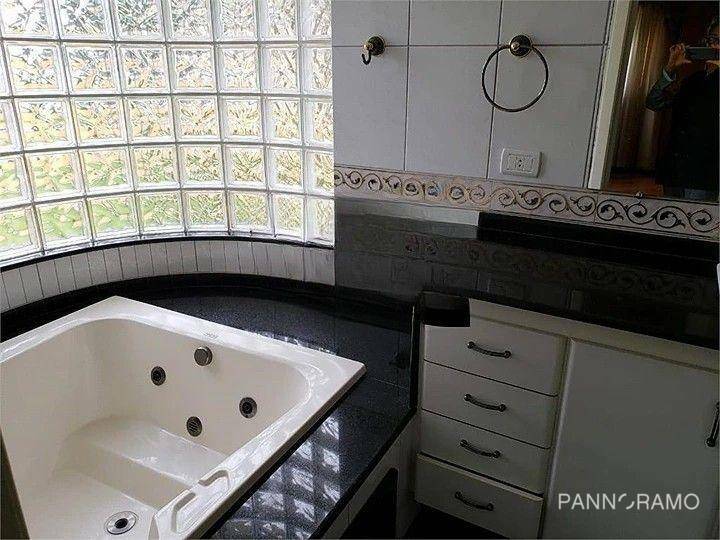 Casa para alugar com 5 quartos, 411m² - Foto 13