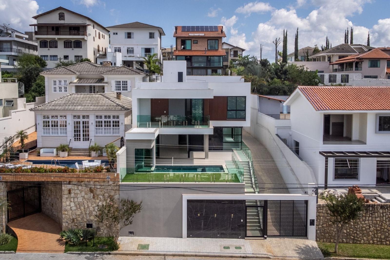 Casa à venda com 4 quartos, 533m² - Foto 1