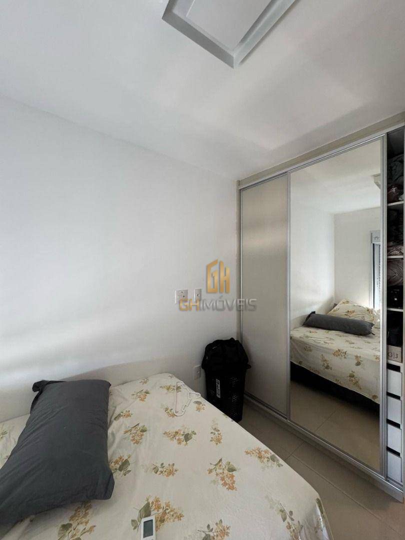 Apartamento à venda com 2 quartos, 66m² - Foto 4