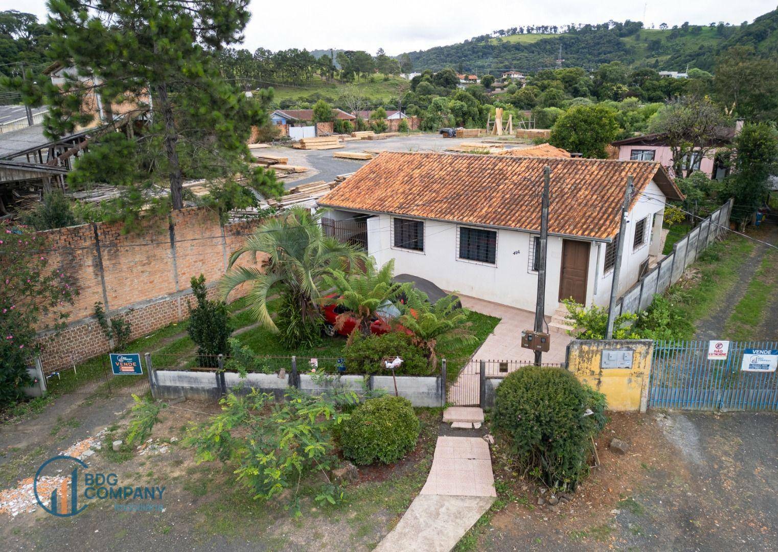 Casa à venda com 6 quartos, 260m² - Foto 1