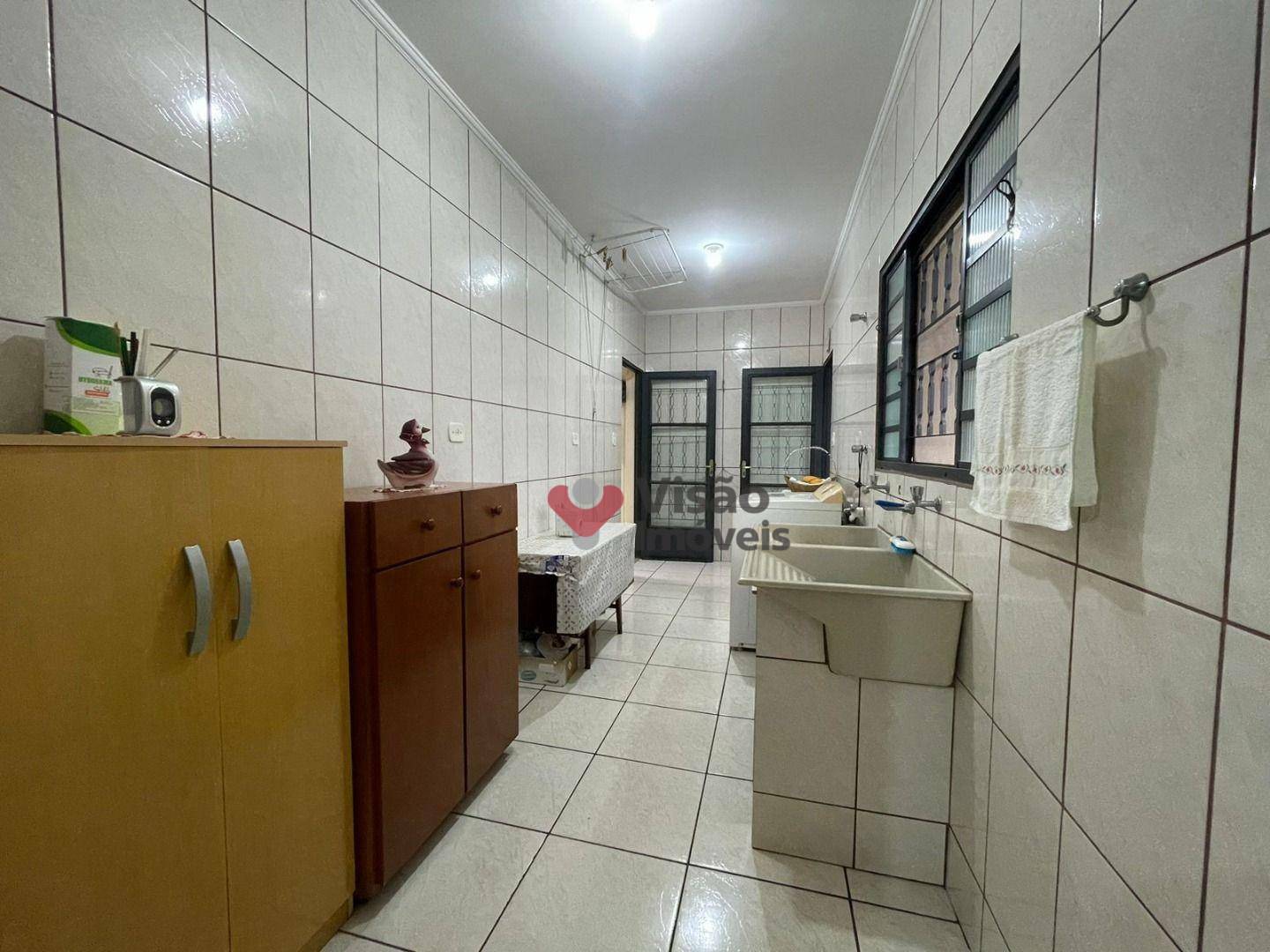 Casa à venda com 3 quartos, 218m² - Foto 20