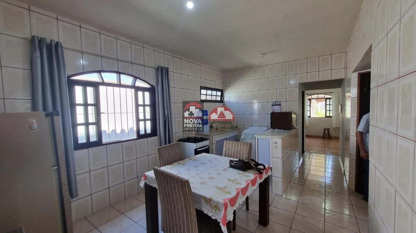 Casa à venda com 2 quartos, 300m² - Foto 2