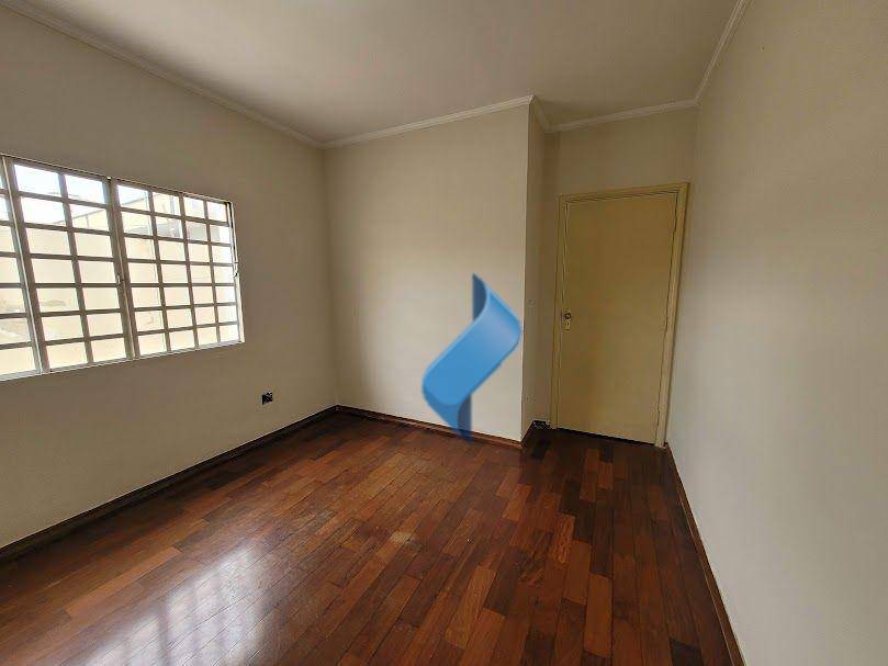 Casa para alugar com 6 quartos, 262m² - Foto 24