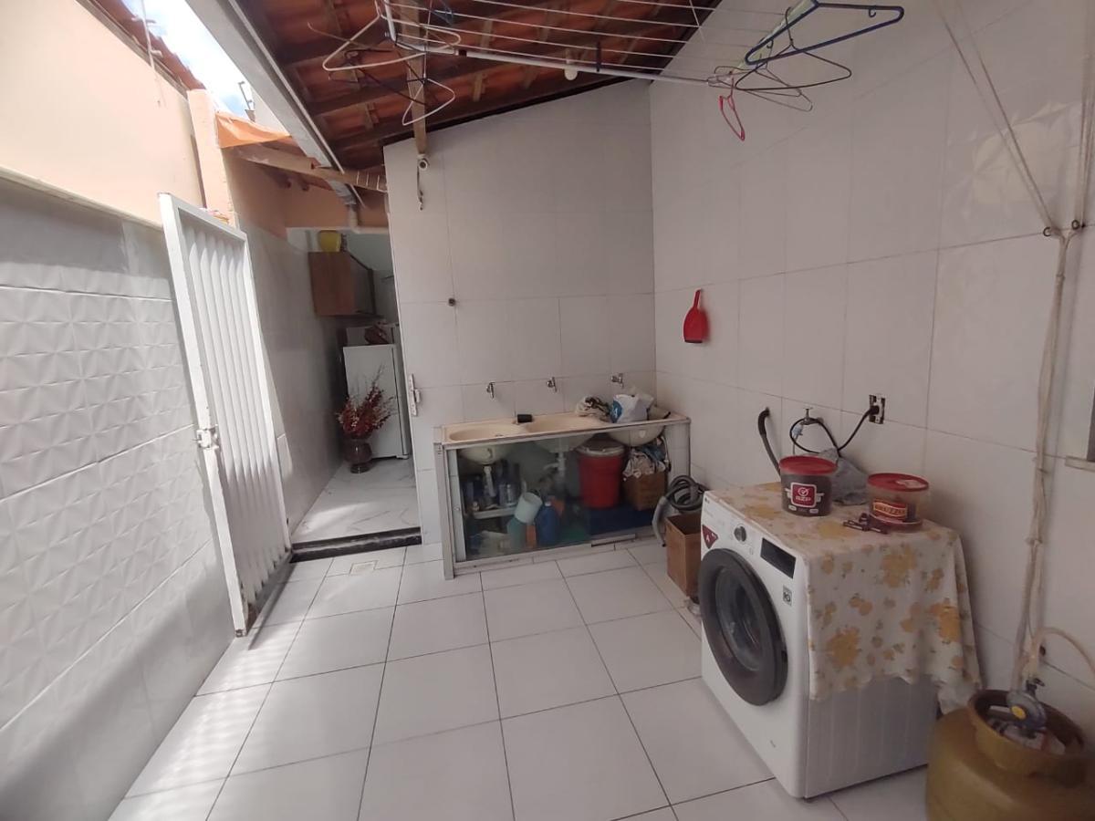 Casa à venda com 3 quartos, 250m² - Foto 8