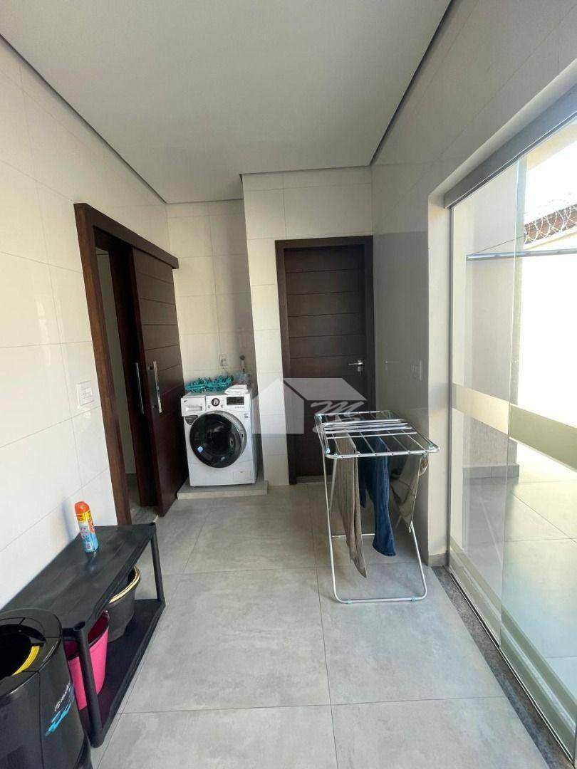 Casa à venda com 4 quartos, 250m² - Foto 41