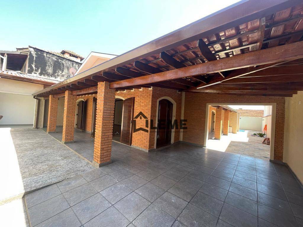 Casa à venda com 4 quartos, 226m² - Foto 2