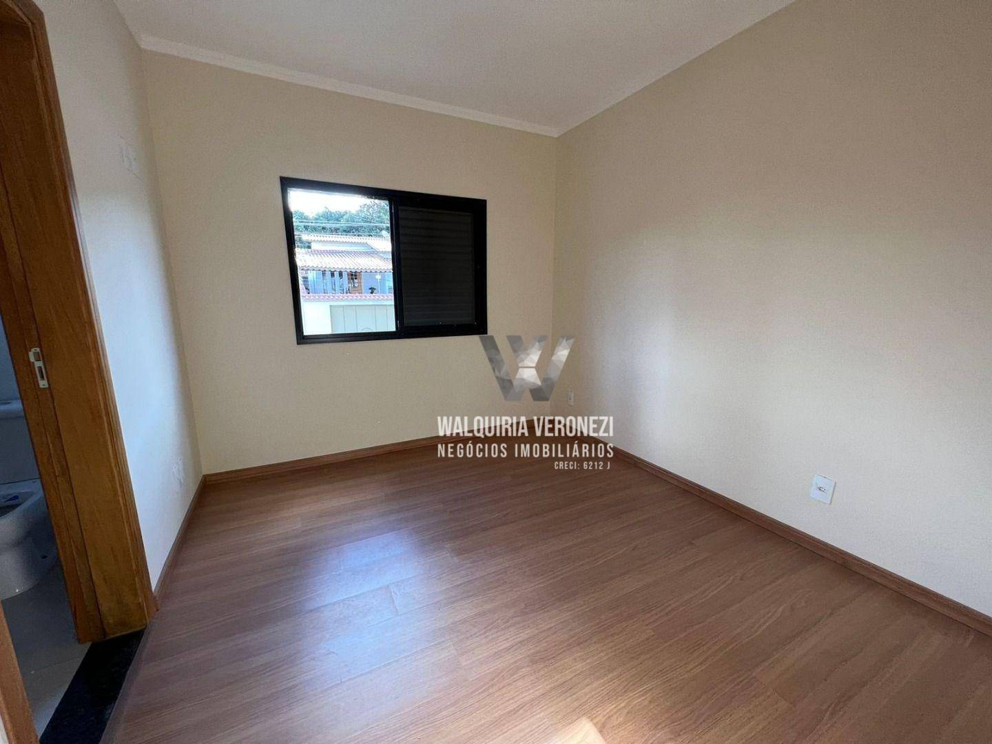 Casa à venda com 3 quartos, 105m² - Foto 1