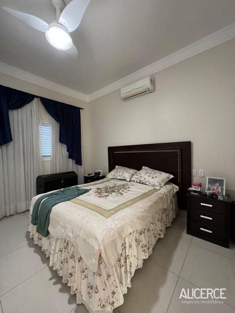 Casa de Condomínio à venda com 3 quartos, 219m² - Foto 13