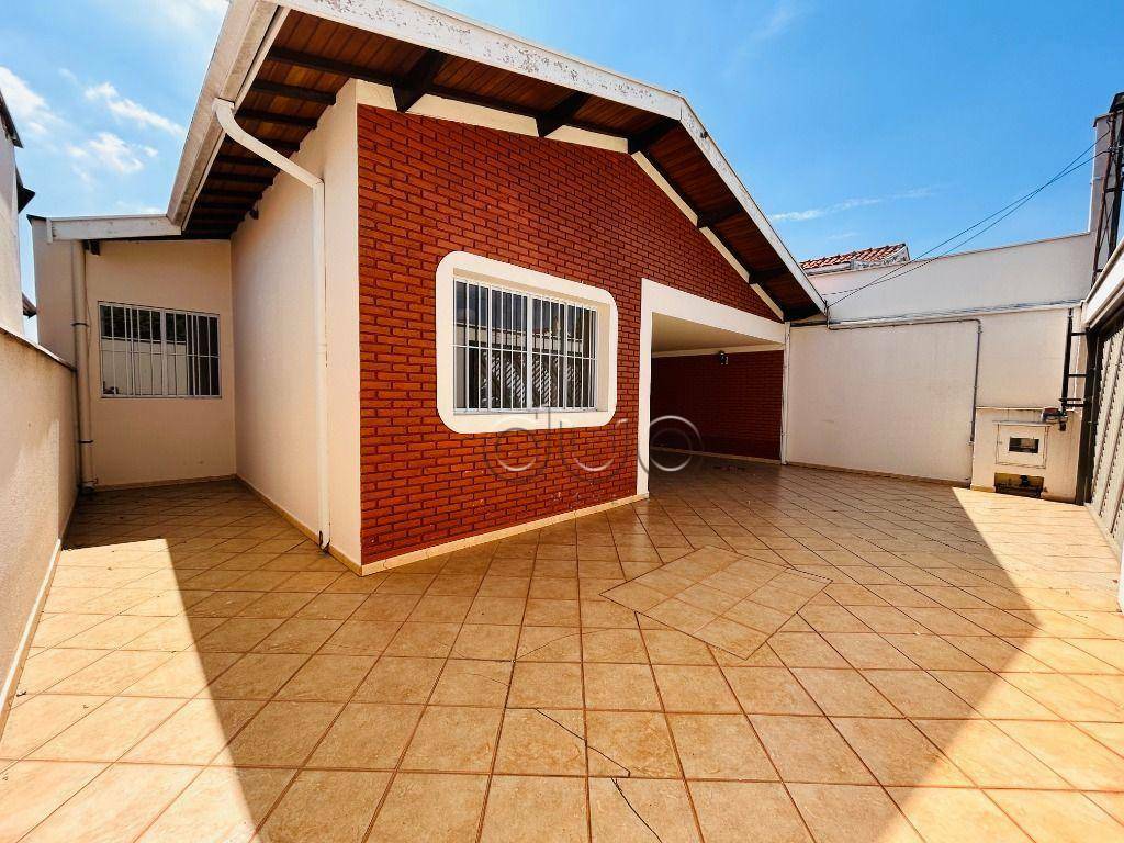 Casa à venda com 3 quartos, 200m² - Foto 2