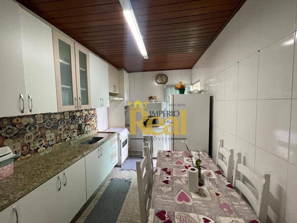 Casa à venda com 3 quartos, 150m² - Foto 1