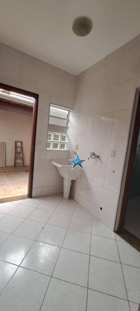 Casa à venda com 2 quartos, 90m² - Foto 12