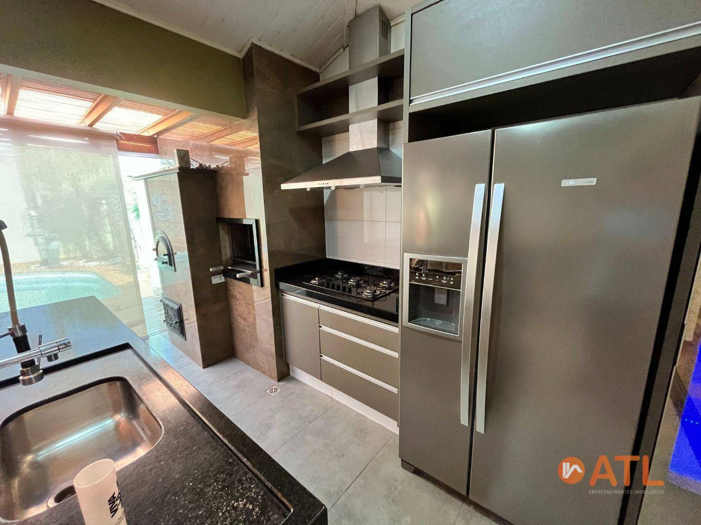 Casa à venda com 3 quartos, 359m² - Foto 6