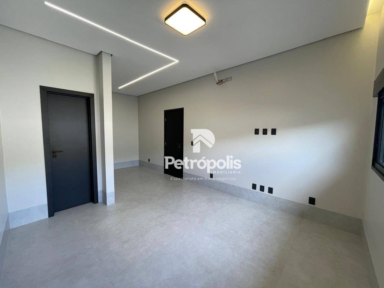 Casa à venda com 3 quartos, 240m² - Foto 3