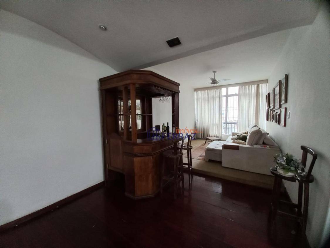 Apartamento à venda com 3 quartos, 136m² - Foto 1