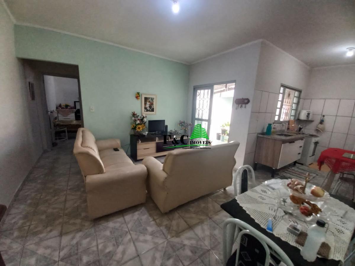 Casa à venda com 3 quartos, 250m² - Foto 1