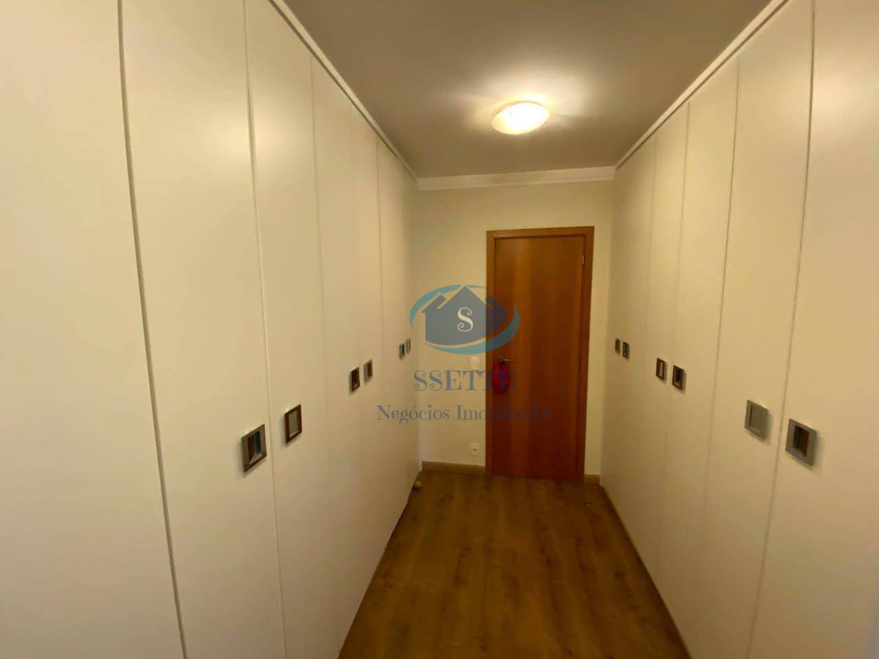 Apartamento à venda com 3 quartos, 213m² - Foto 6