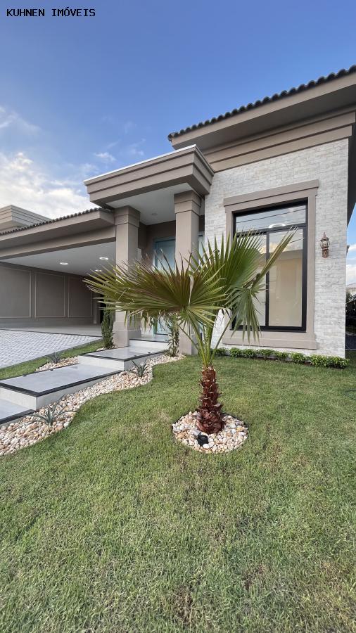 Casa de Condomínio à venda com 3 quartos, 250m² - Foto 1