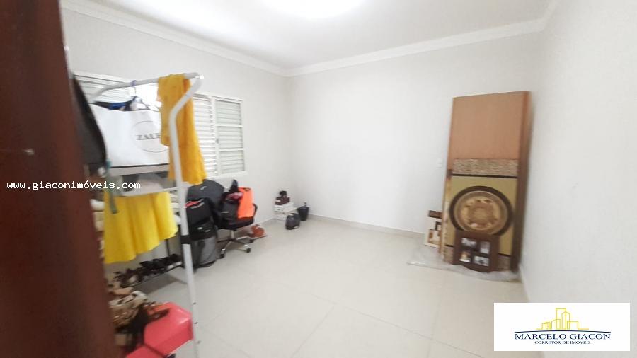 Sobrado à venda com 2 quartos, 193m² - Foto 2