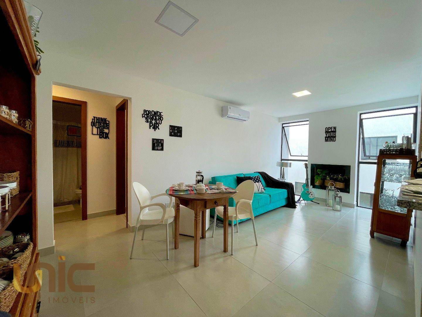 Apartamento à venda com 3 quartos, 77m² - Foto 2