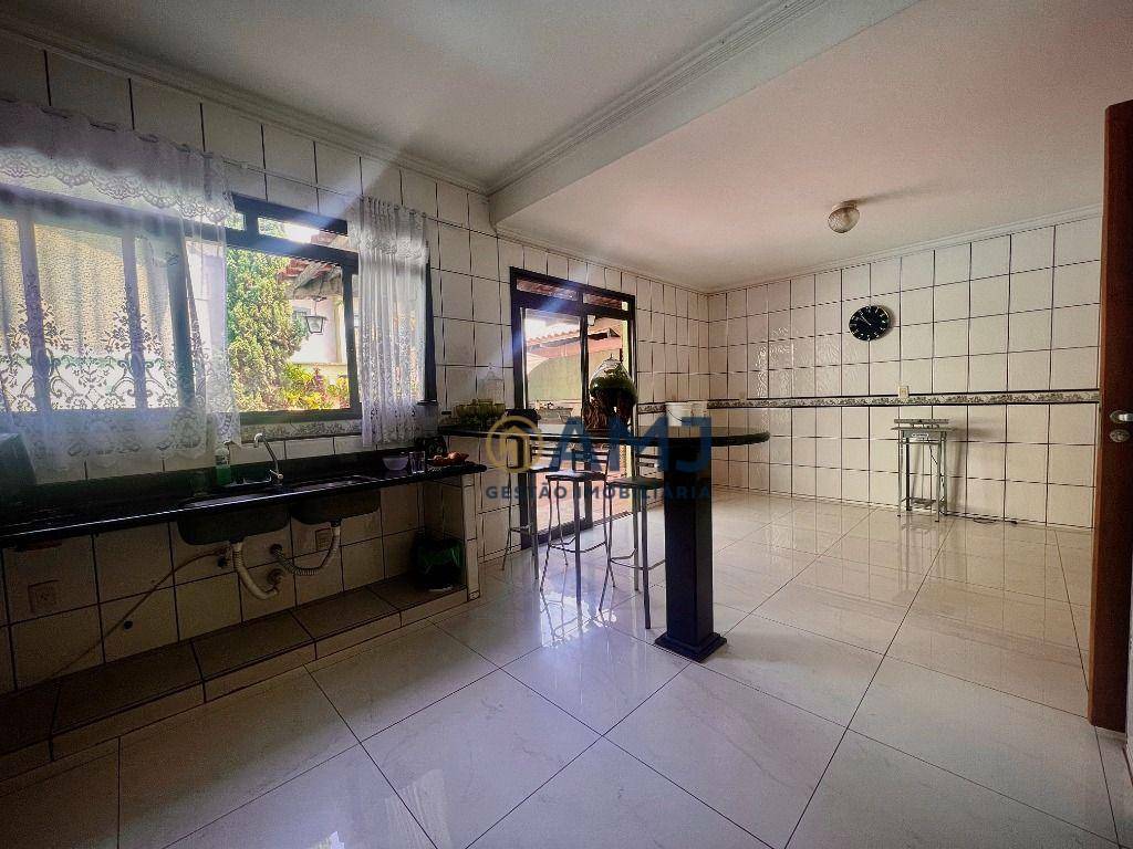 Sobrado à venda com 4 quartos, 330m² - Foto 45