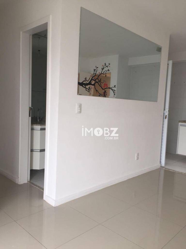 Apartamento à venda com 3 quartos, 67m² - Foto 2