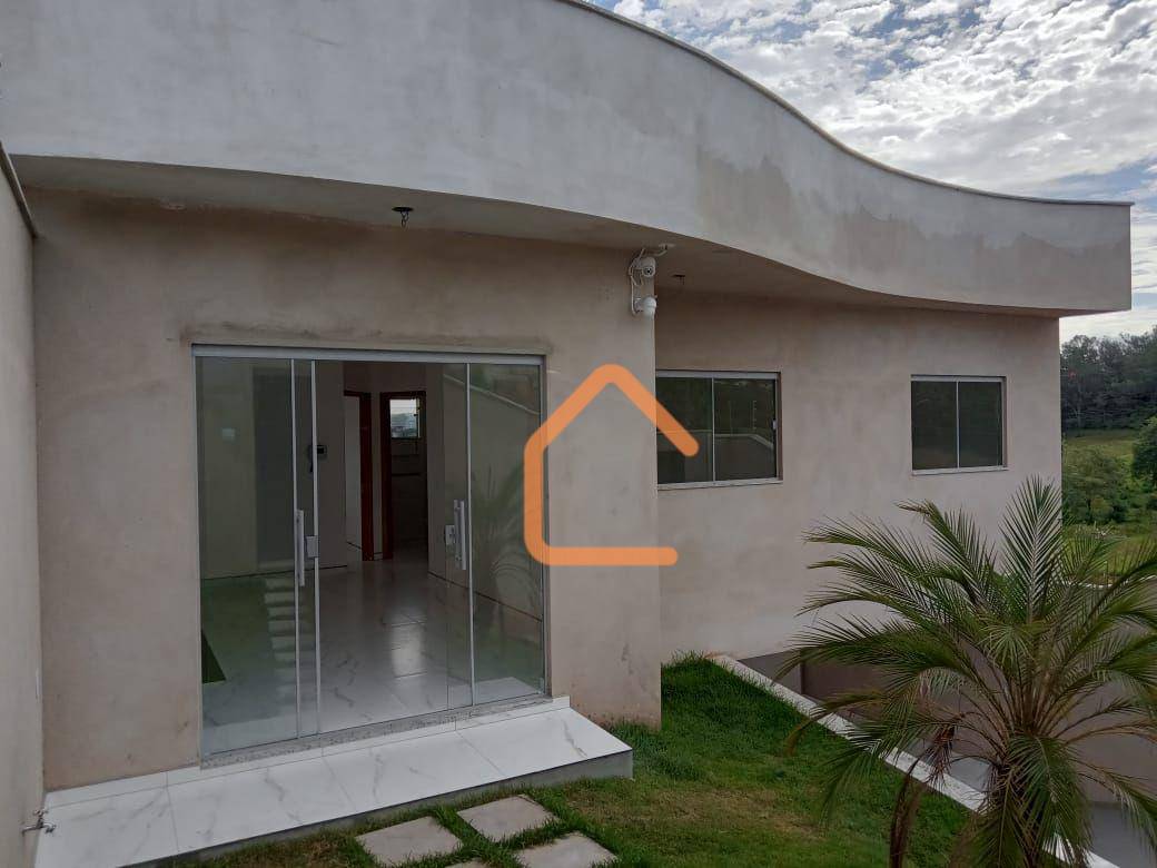 Casa à venda com 3 quartos, 151m² - Foto 1