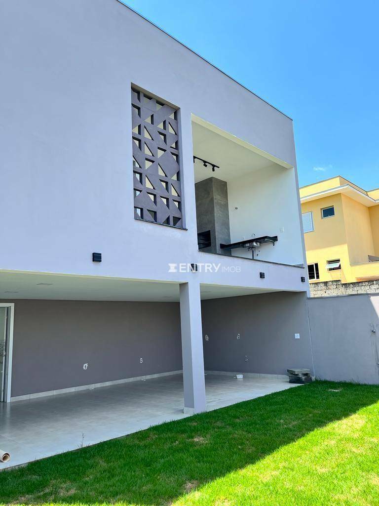 Casa à venda com 3 quartos, 176m² - Foto 1