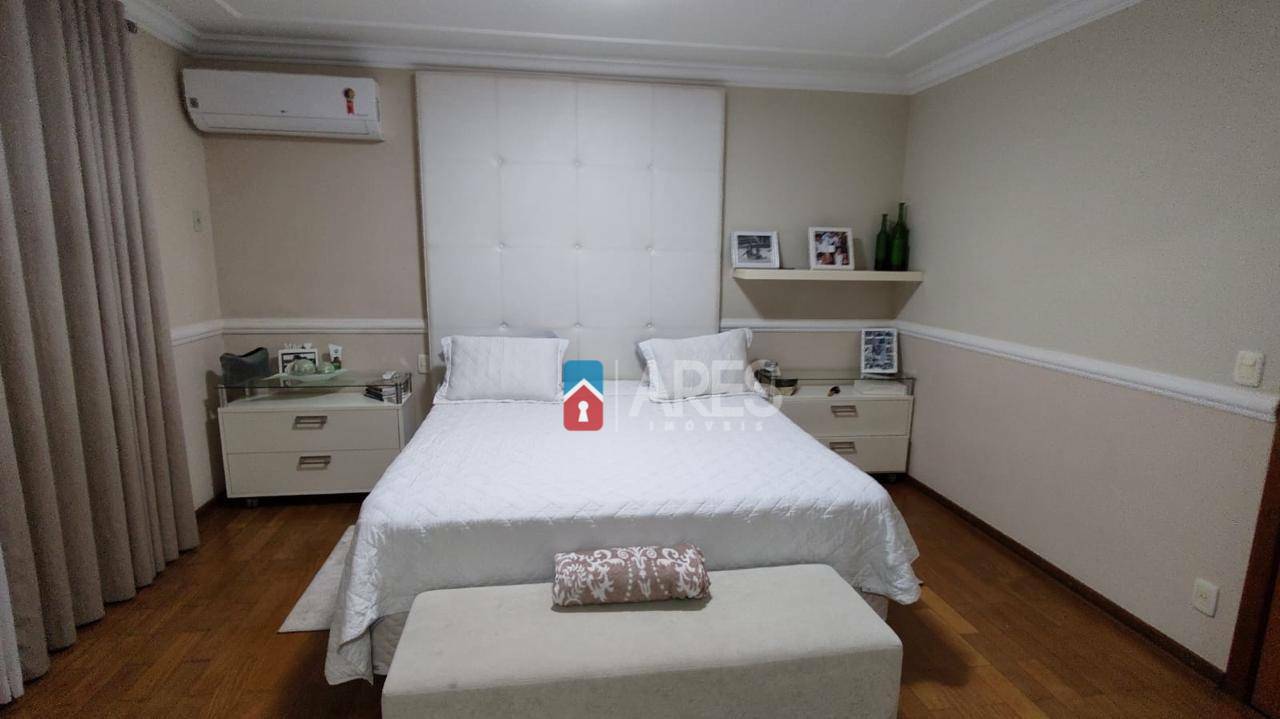 Casa à venda com 3 quartos, 380m² - Foto 14