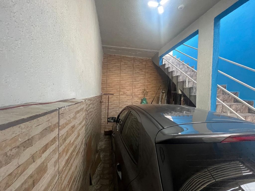 Sobrado à venda com 3 quartos, 200m² - Foto 2