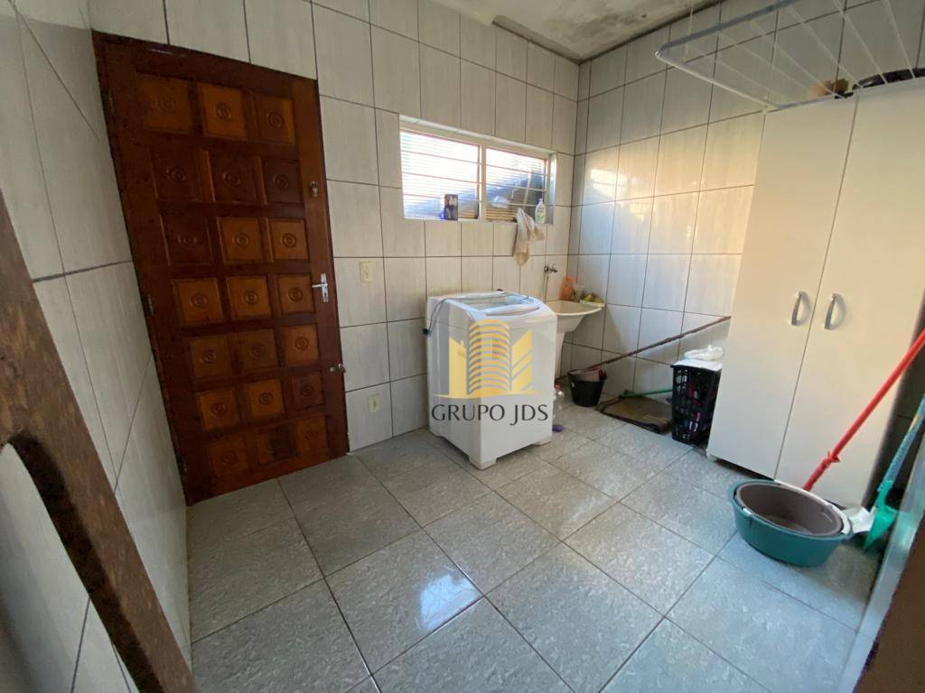 Casa à venda com 2 quartos, 190m² - Foto 12