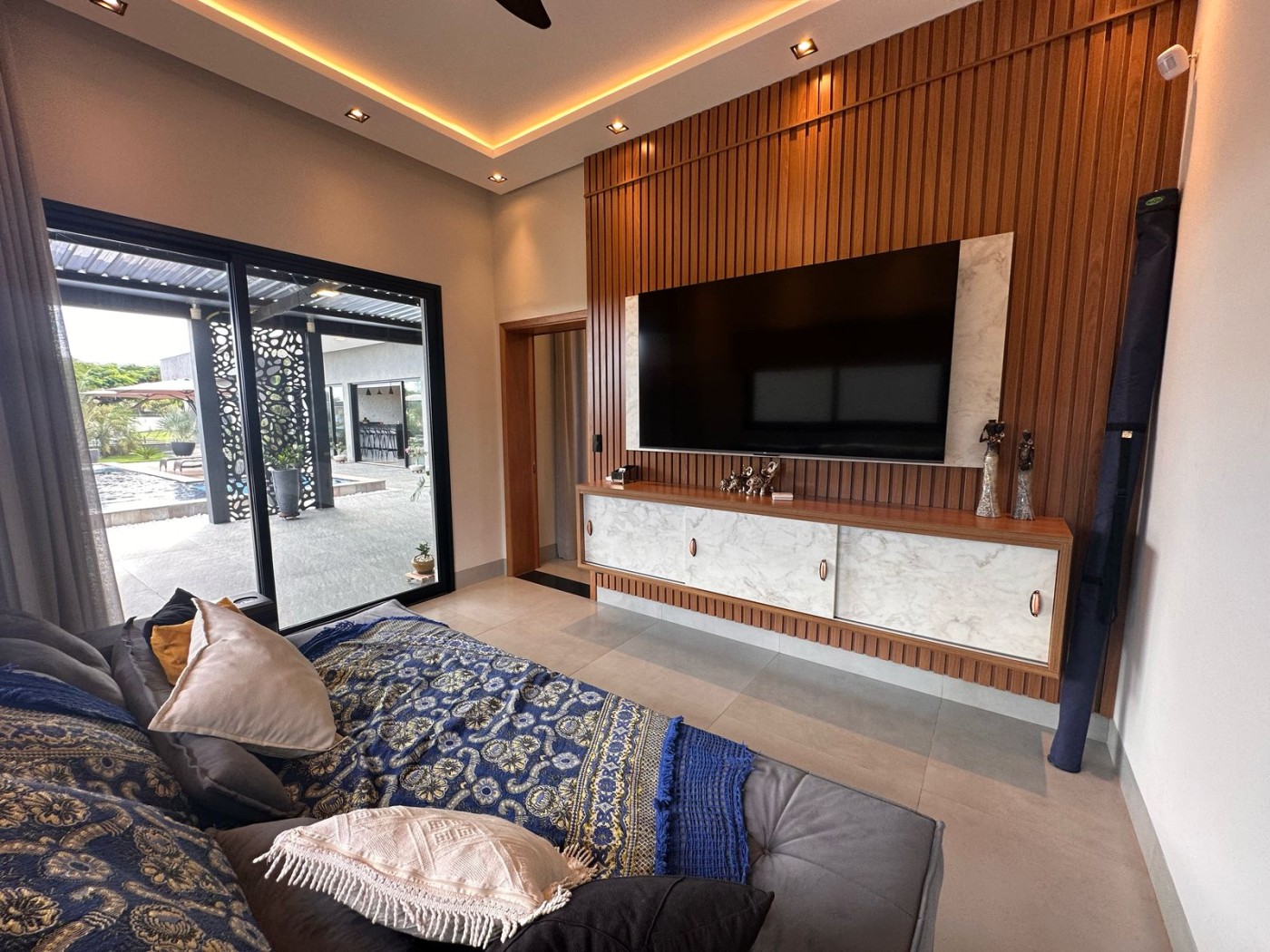 Casa à venda com 3 quartos, 335m² - Foto 2