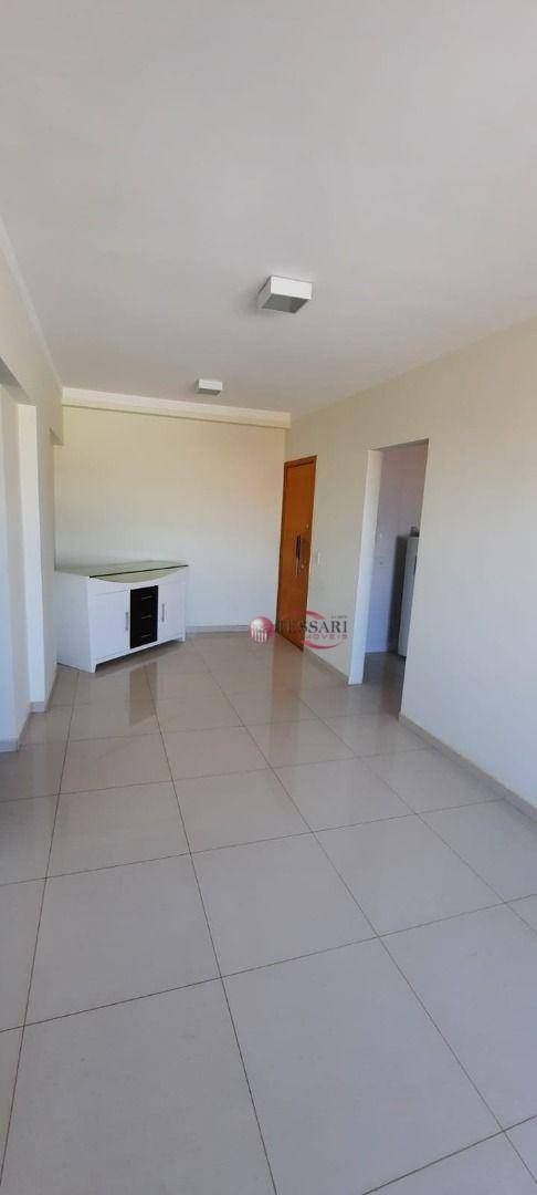 Apartamento à venda com 3 quartos, 75m² - Foto 2