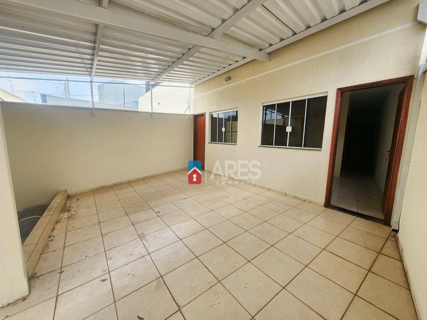 Casa à venda com 3 quartos, 63m² - Foto 1