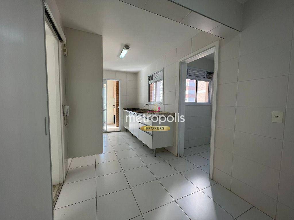 Apartamento para alugar com 3 quartos, 135m² - Foto 13