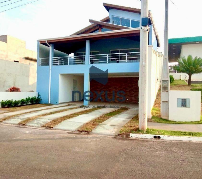 Casa à venda com 3 quartos, 250m² - Foto 1