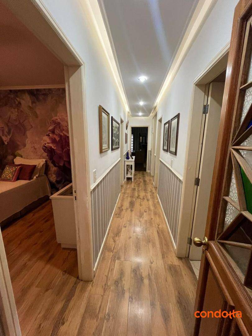Casa para alugar com 4 quartos, 221m² - Foto 9