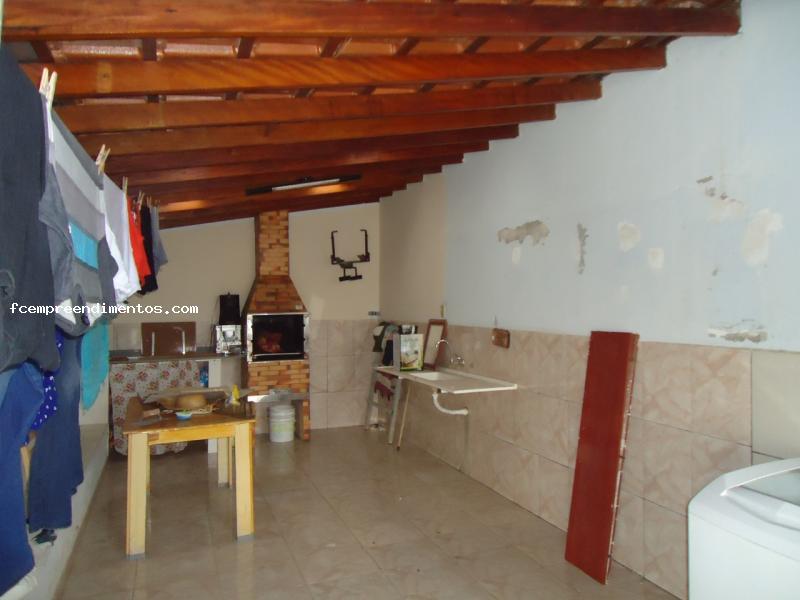 Casa à venda com 2 quartos, 250m² - Foto 2