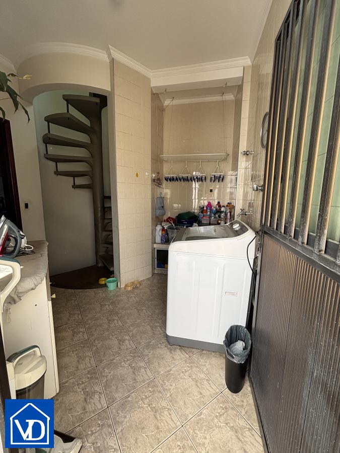 Sobrado à venda com 4 quartos, 300m² - Foto 32