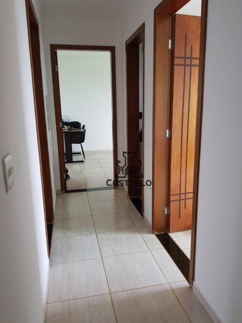 Casa à venda com 3 quartos, 242m² - Foto 13