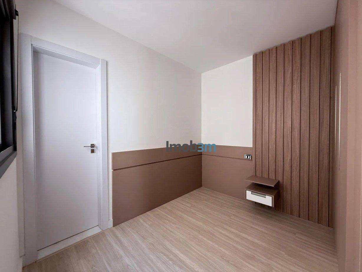 Apartamento para alugar com 3 quartos, 137m² - Foto 12