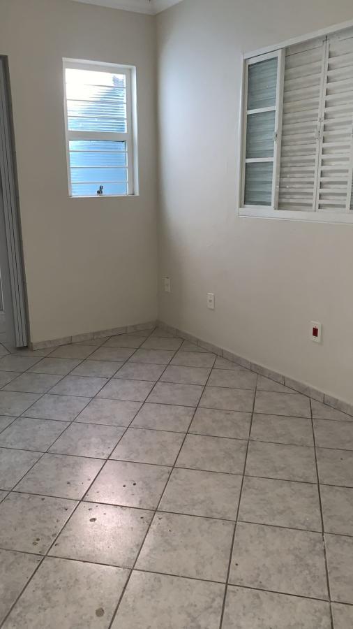 Casa para alugar com 2 quartos, 220m² - Foto 17