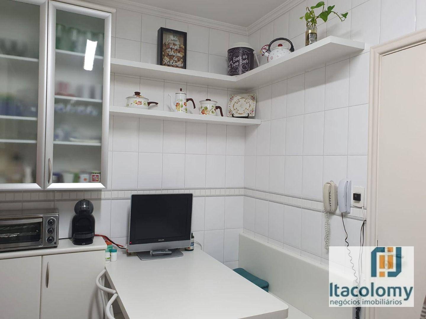 Apartamento à venda com 3 quartos, 139m² - Foto 3