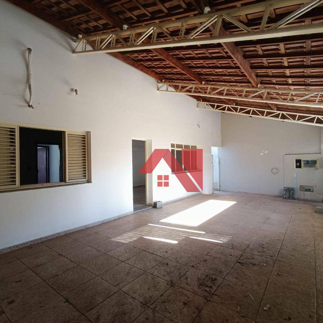 Casa à venda com 4 quartos, 180m² - Foto 4