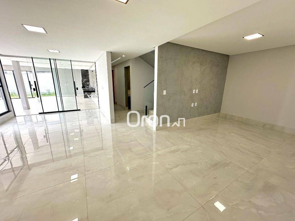 Sobrado à venda com 4 quartos, 301m² - Foto 2