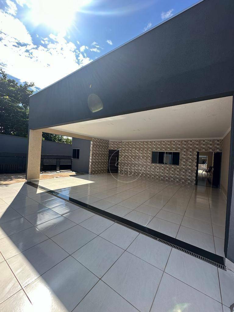 Casa à venda com 3 quartos, 2m² - Foto 1