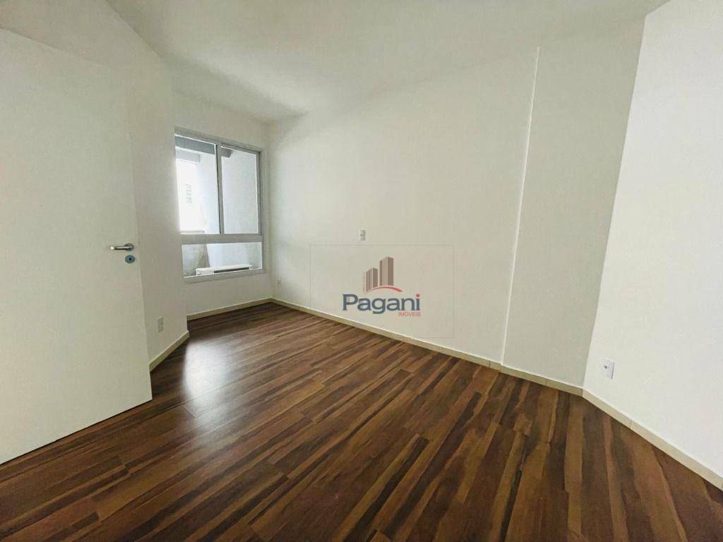 Apartamento para alugar com 3 quartos, 77m² - Foto 11